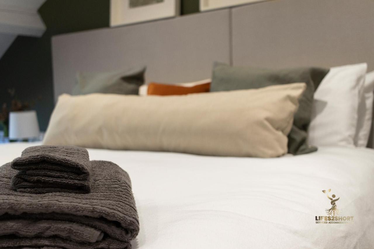 Luxe Courtyard Apartment For 4 Near Exeter City Centre ภายนอก รูปภาพ