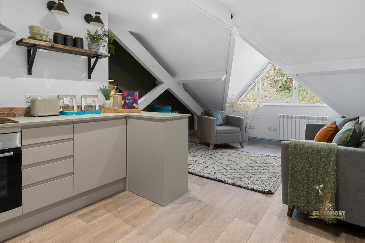 Luxe Courtyard Apartment For 4 Near Exeter City Centre ภายนอก รูปภาพ