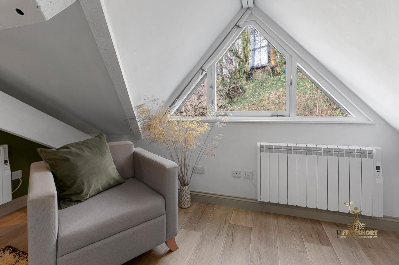 Luxe Courtyard Apartment For 4 Near Exeter City Centre ภายนอก รูปภาพ