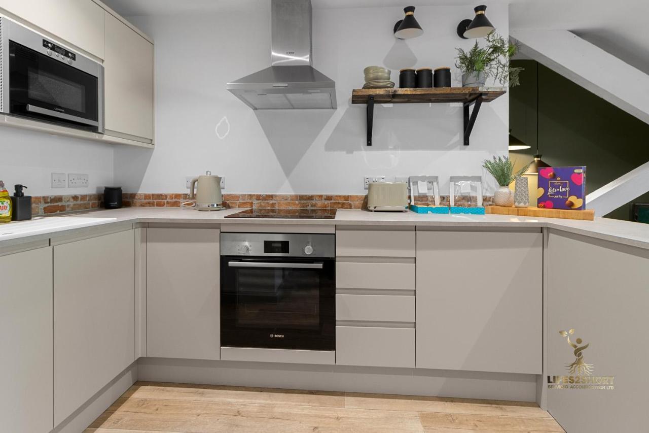 Luxe Courtyard Apartment For 4 Near Exeter City Centre ภายนอก รูปภาพ