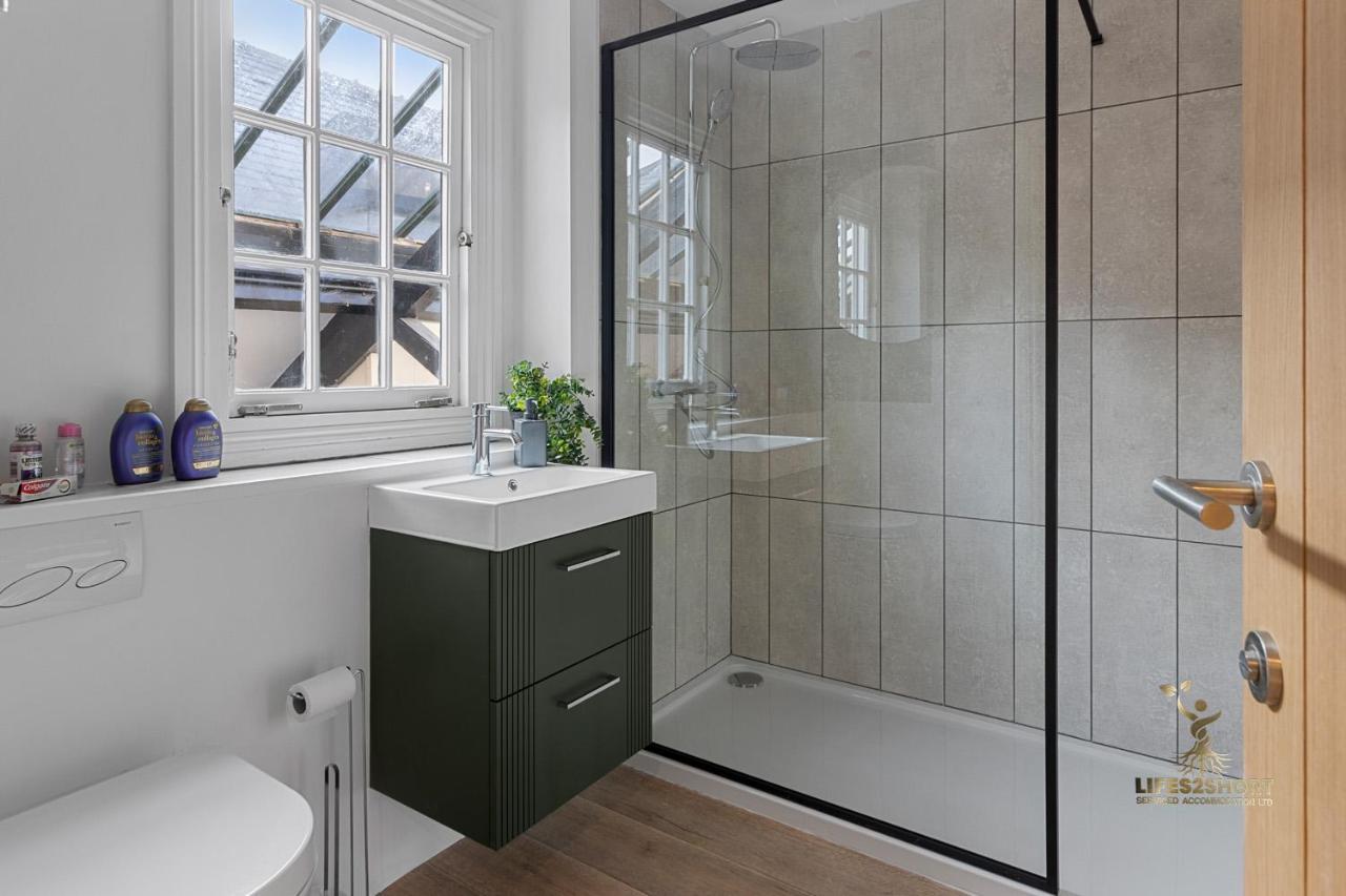 Luxe Courtyard Apartment For 4 Near Exeter City Centre ภายนอก รูปภาพ