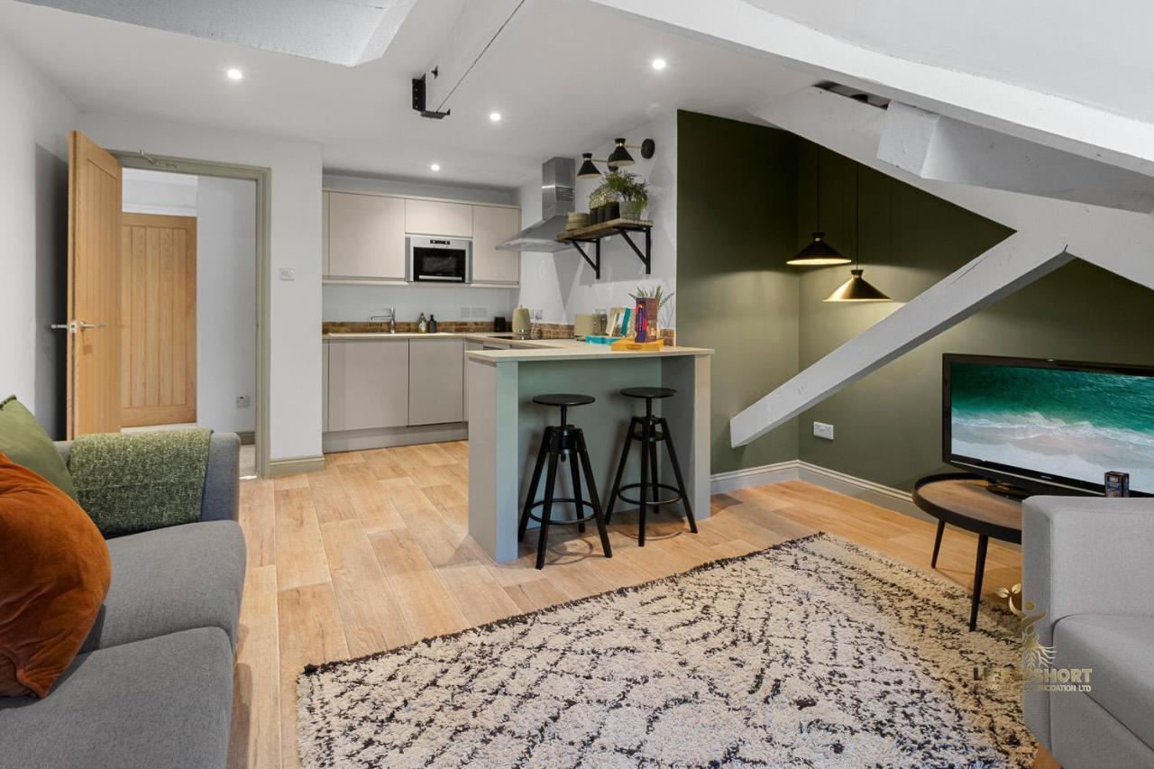 Luxe Courtyard Apartment For 4 Near Exeter City Centre ภายนอก รูปภาพ