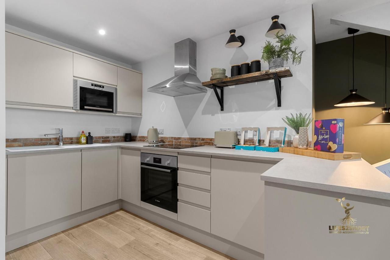 Luxe Courtyard Apartment For 4 Near Exeter City Centre ภายนอก รูปภาพ