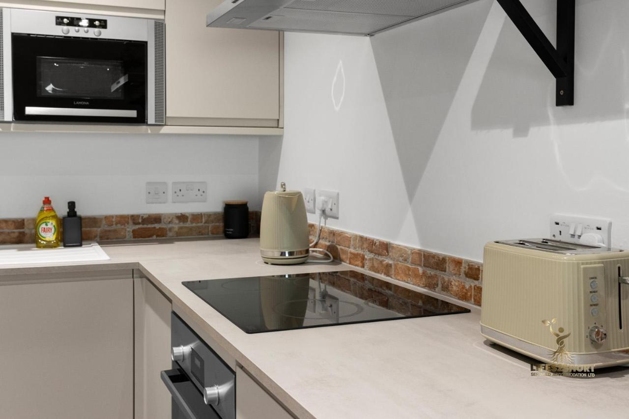 Luxe Courtyard Apartment For 4 Near Exeter City Centre ภายนอก รูปภาพ