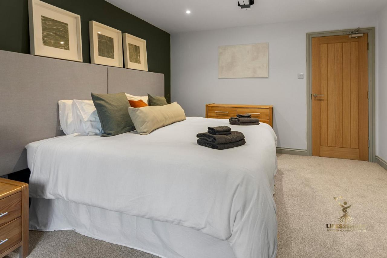 Luxe Courtyard Apartment For 4 Near Exeter City Centre ภายนอก รูปภาพ
